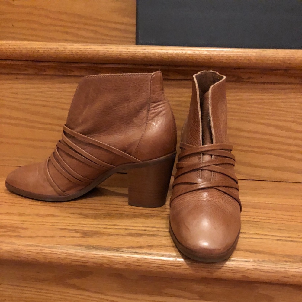 Bernardo Felicity leather ankle boots 7M
